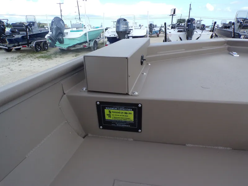 Slide: The Image of Weldcraft 1850 MUVDD SP DLX CC FO boat, 2026 model, with capacity label. - 20