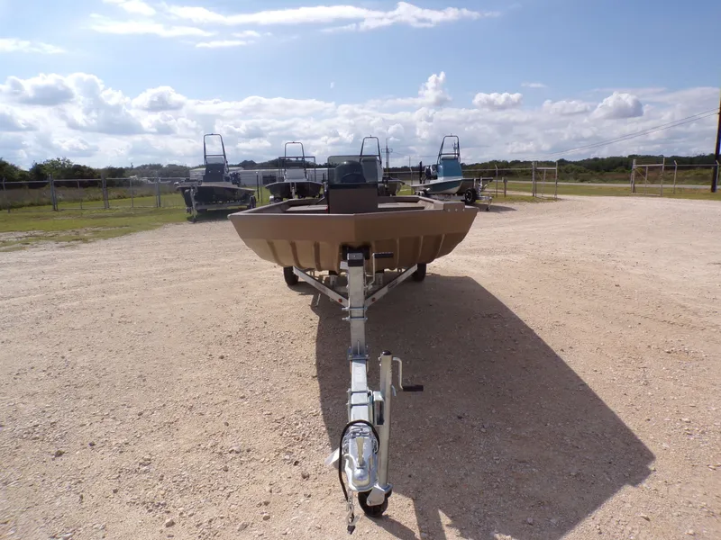 Slide: The Image of Weldcraft 1850 MUVDD SP DLX CC FO boat on trailer, 2026 model. - 9