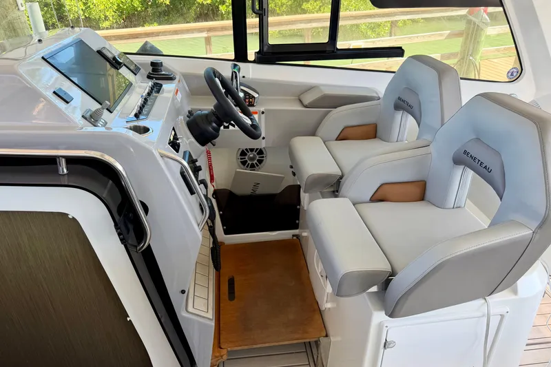Slide: The Image of 2024 Beneteau Gran Turismo 32 cockpit with modern controls and comfortable seating. - 21