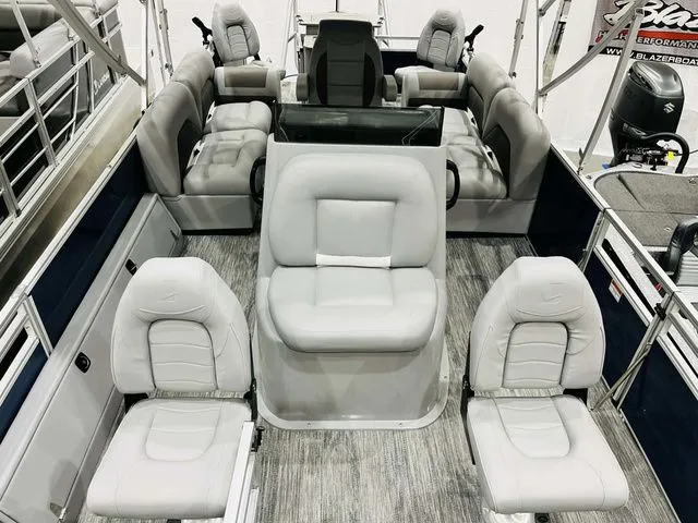 Slide: The Image of Landau Alure 21 Center Console 2026 - 14