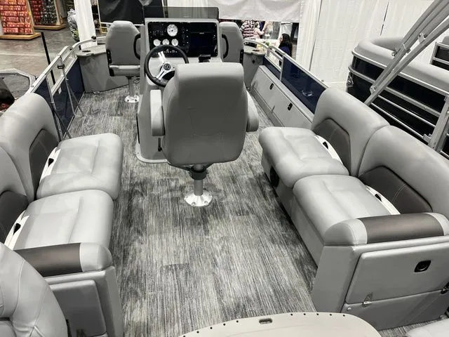Slide: The Image of Landau Alure 21 Center Console 2026 - 17