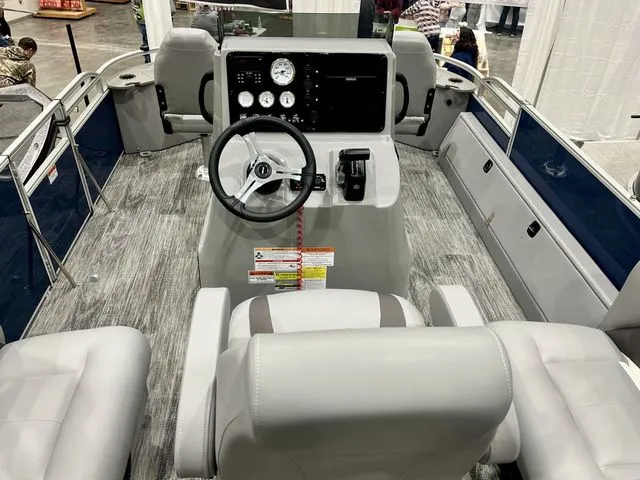 Slide: The Image of Landau Alure 21 Center Console 2026 - 18