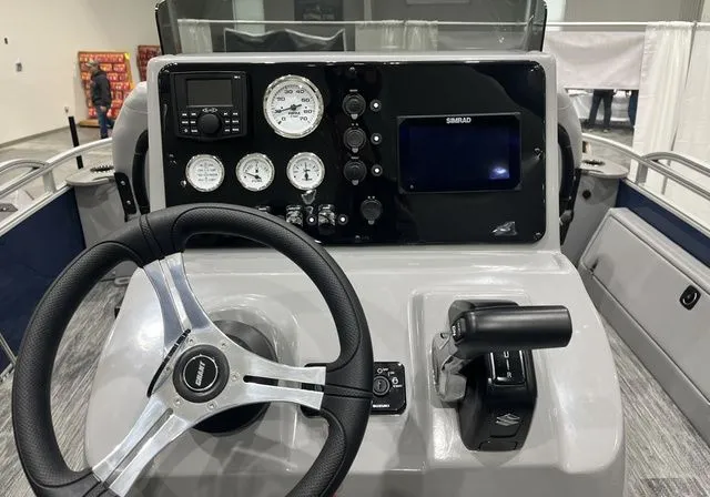 Slide: The Image of Landau Alure 21 Center Console 2026 - 19