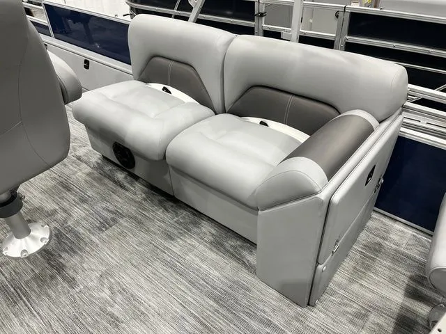 Slide: The Image of Landau Alure 21 Center Console 2026 - 21