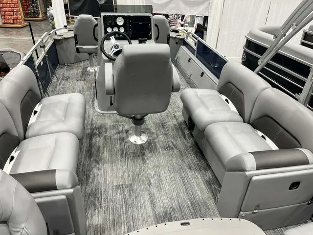 Slide: The Image of Landau Alure 21 Center Console 2026 - 22
