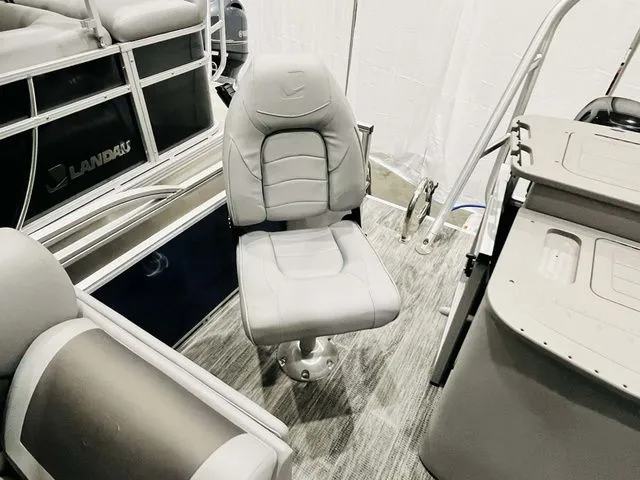 Slide: The Image of Landau Alure 21 Center Console 2026 - 23