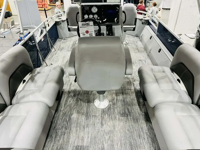 Slide: The Image of Landau Alure 21 Center Console 2026 - 24