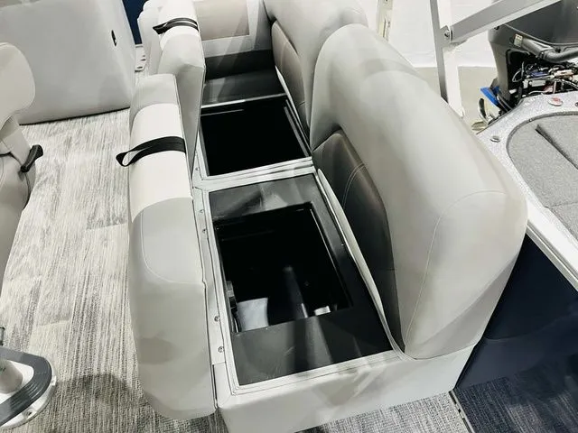 Slide: The Image of Landau Alure 21 Center Console 2026 - 26