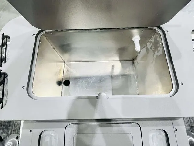 Slide: The Image of Landau Alure 21 Center Console 2026 - 28