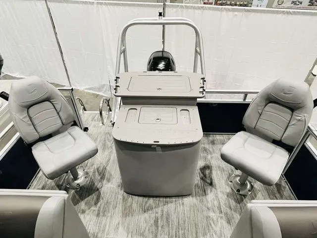 Slide: The Image of Landau Alure 21 Center Console 2026 - 29