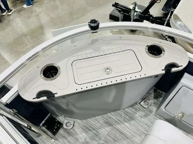 Slide: The Image of Landau Alure 21 Center Console 2026 - 9