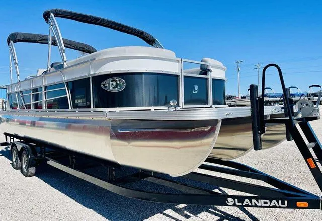 Slide: The Image of Landau Landau Island Breeze 25 powered by a 250HP Suzuki 2026 - 14