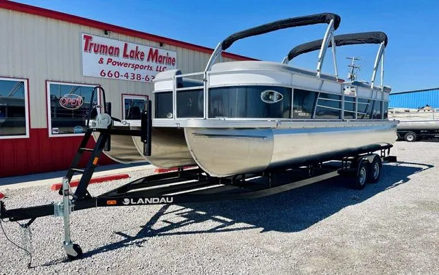 Slide: The Image of Landau Landau Island Breeze 25 powered by a 250HP Suzuki 2026 - 3
