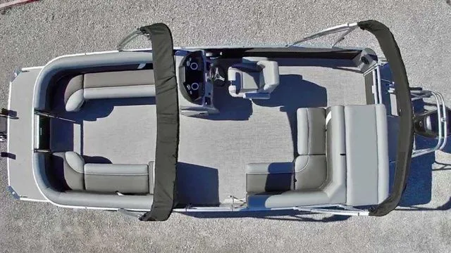 Slide: The Image of Landau Landau Island Breeze 25 powered by a 250HP Suzuki 2026 - 4
