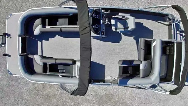 Slide: The Image of Landau Landau Island Breeze 25 powered by a 250HP Suzuki 2026 - 5