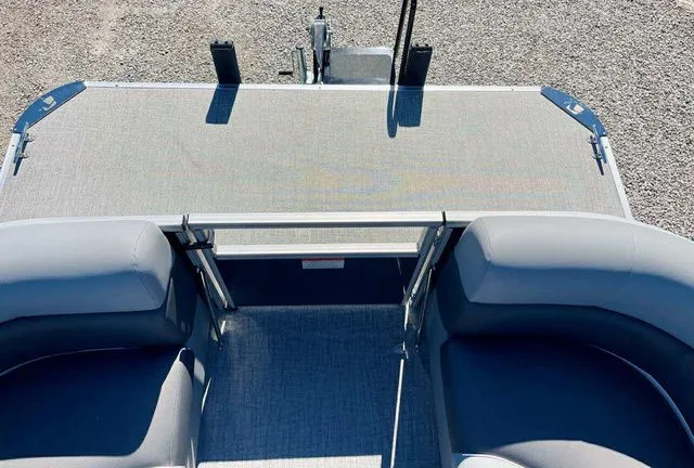 Slide: The Image of Landau Landau Island Breeze 25 powered by a 250HP Suzuki 2026 - 6