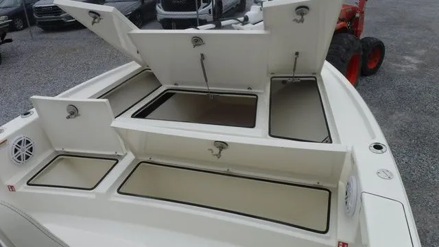 Slide: The Image of Pathfinder 2500 Hybrid 2026 - 10