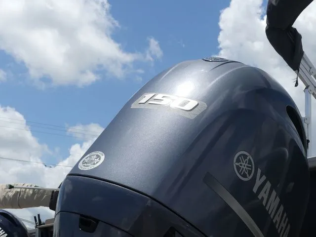 Slide: The Image of Yamaha 150 outboard motor on Bennington 21 SFX Premium 2016. - 10
