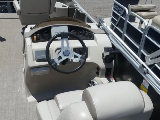 Slide: The Image of Interior view of 2016 Bennington 21 SFX Premium boat with steering console. - 16