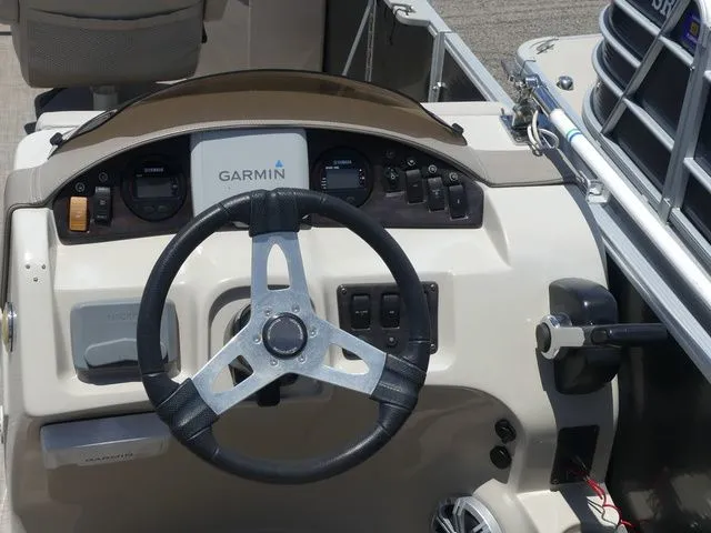 Slide: The Image of 2016 Bennington 21 SFX Premium helm with Garmin navigation system. - 17