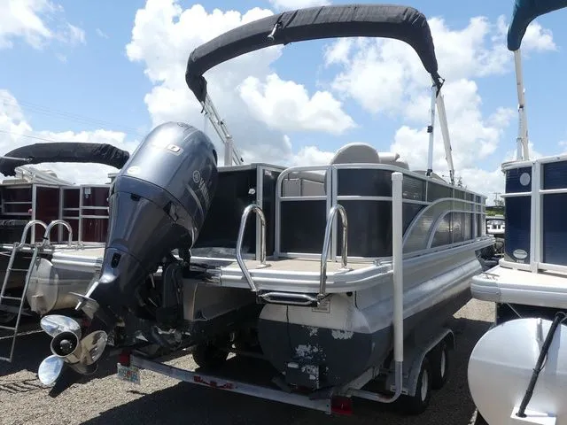 Slide: The Image of 2016 Bennington 21 SFX Premium pontoon boat with outboard motor. - 4