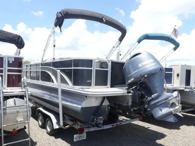 Slide: The Image of 2016 Bennington 21 SFX Premium pontoon boat with Yamaha outboard motor. - 6