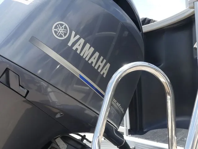 Slide: The Image of Yamaha outboard motor on a 2016 Bennington 21 SFX Premium boat. - 9