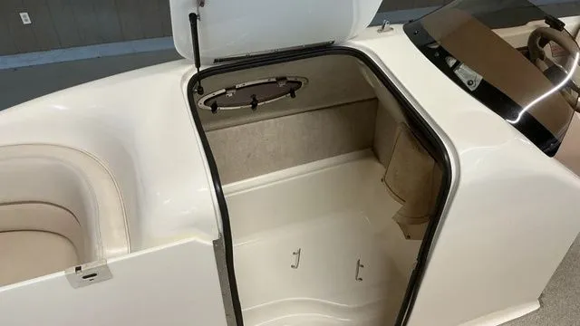Slide: The Image of Sea Ray 240 Sundeck 1997 - 16