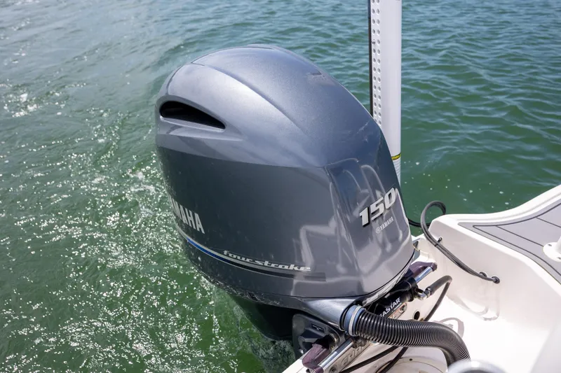 Slide: The Image of Outboard motor on 2023 Chaparral 21 SSi boat in water. - 21