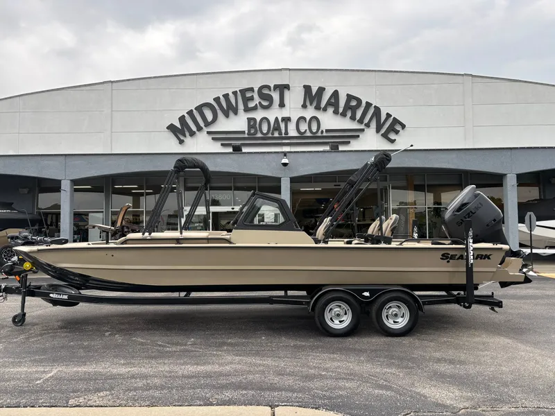 The Image of 2026 SeaArk Easy Cat boat at Midwest Marine. - 1