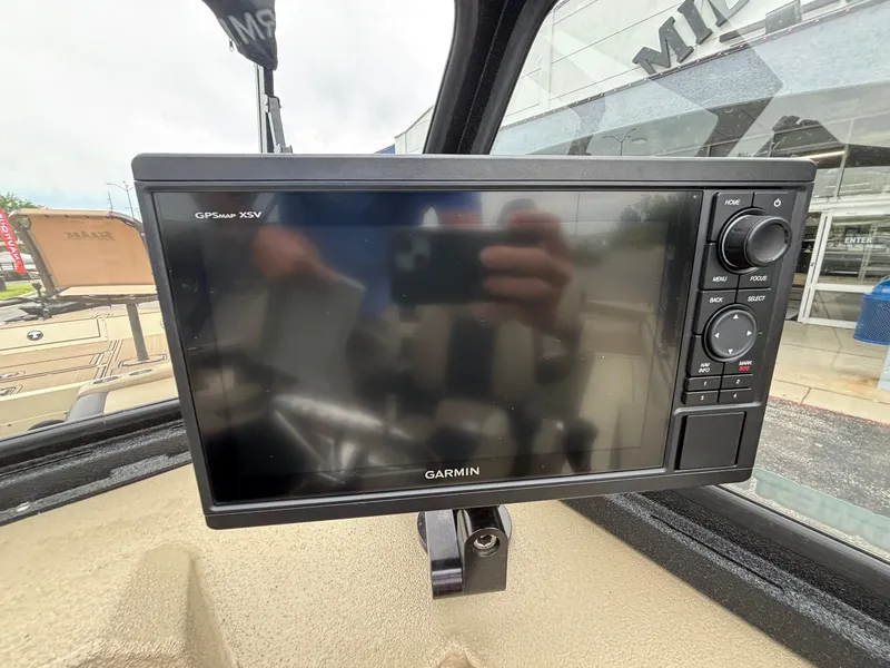 Slide: The Image of Garmin GPSmap XSV on SeaArk Easy Cat 2026 boat. - 29