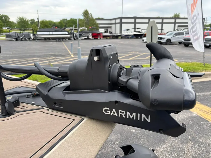 Slide: The Image of Garmin equipment on SeaArk Easy Cat 2026 boat. - 9