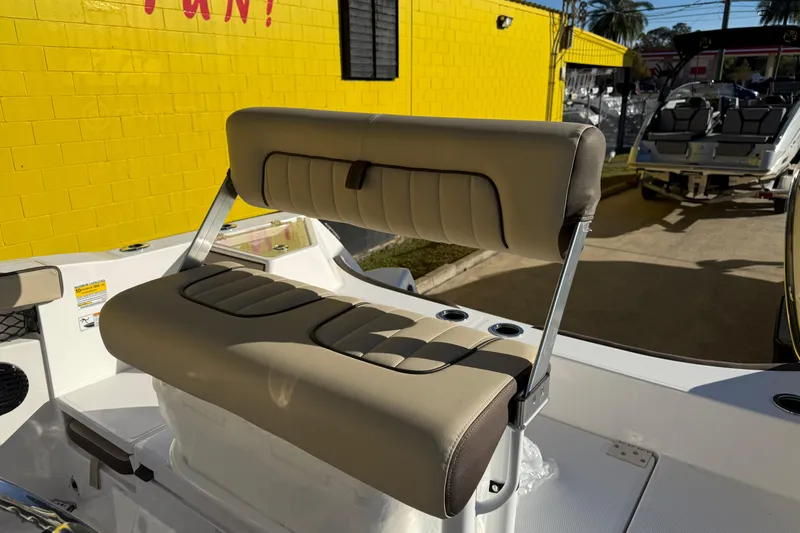 Slide: The Image of 2026 Yamaha Boats 222 FSH Sport E, featuring a comfortable beige seat design. - 36