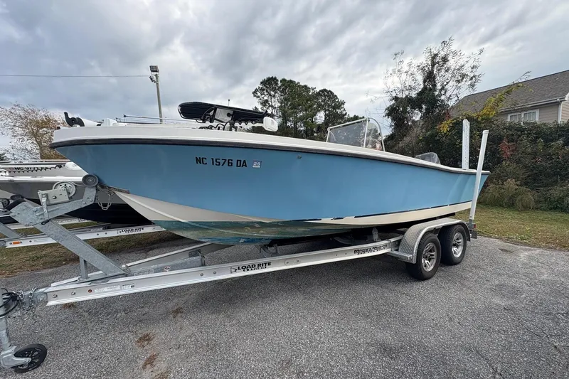 The Image of 1979 Mako Pro Skiff 21 CC boat on trailer, parked outdoors. - 1