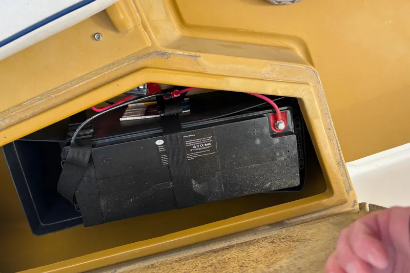Slide: The Image of Battery compartment of a 1979 Mako Pro Skiff 21 CC boat. - 15