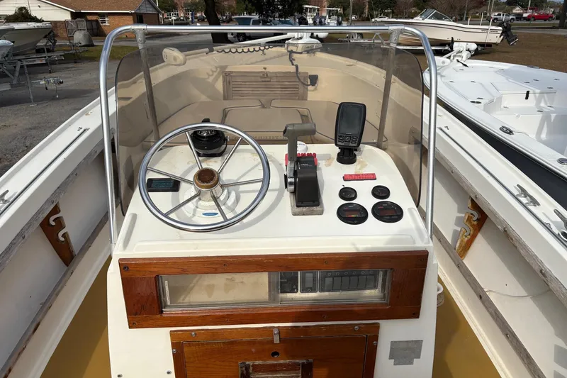 Slide: The Image of 1979 Mako Pro Skiff 21 CC boat console with steering wheel and gauges. - 5
