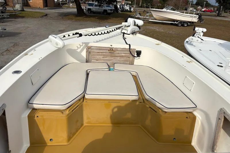 Slide: The Image of 1979 Mako Pro Skiff 21 CC boat interior with cushioned seating and trolling motor. - 6
