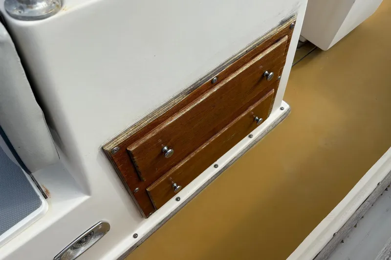 Slide: The Image of Wooden storage compartment on a 1979 Mako Pro Skiff 21 CC boat deck. - 9