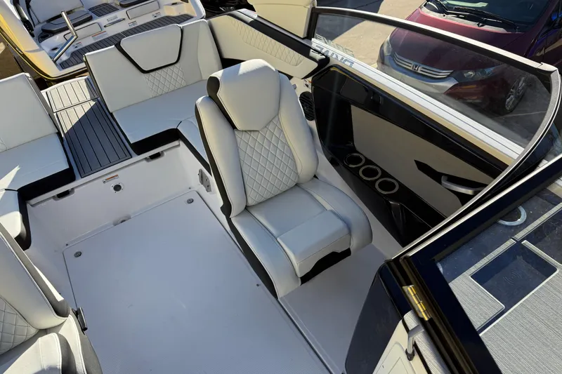 Slide: The Image of 2026 Yamaha Boats 222SD interior with luxurious seating and modern design. - 29