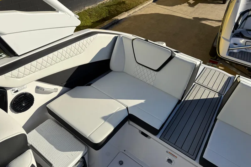 Slide: The Image of 2026 Yamaha Boats 222SD interior with white cushioned seating and sleek design. - 32