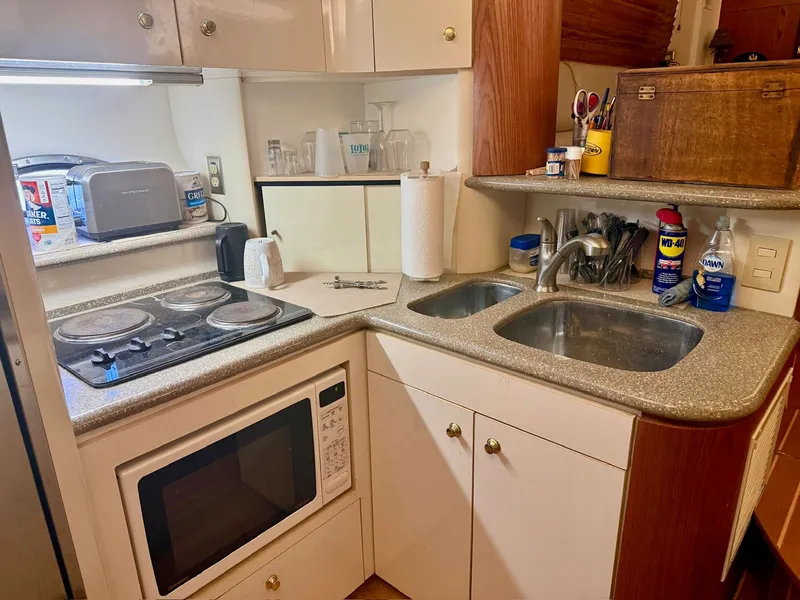 Slide: The Image of Kitchen area on a 1999 Maxum 4100 SCA boat. - 11