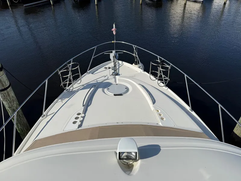 Slide: The Image of 1999 Maxum 4100 SCA yacht docked, view of the bow. - 19