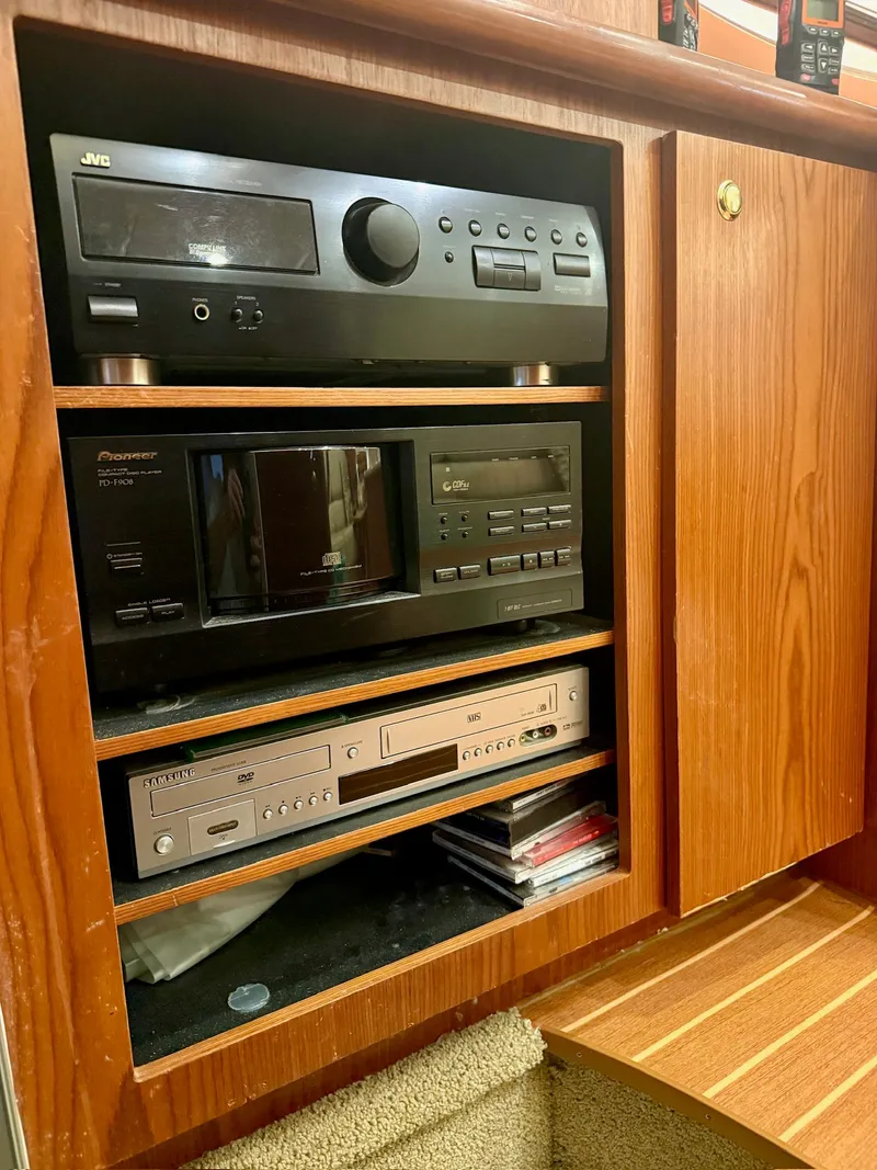 Slide: The Image of Stereo system in Maxum 4100 SCA yacht, year 1999. - 7