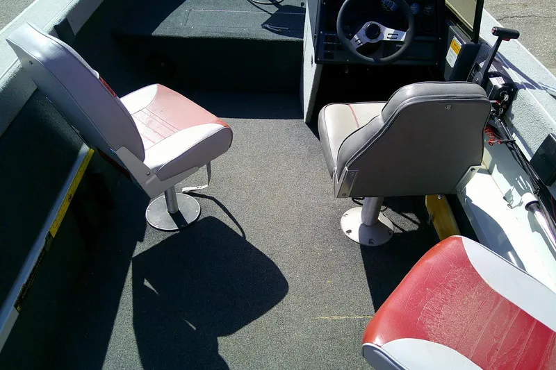 Slide: The Image of 1989 Bass Tracker Pro Deep V-17 boat interior with red and white seating. - 8