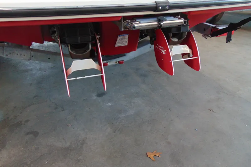 Slide: The Image of Rear view of a 2014 Yamaha AR210 boat with red rudder attachments. - 6