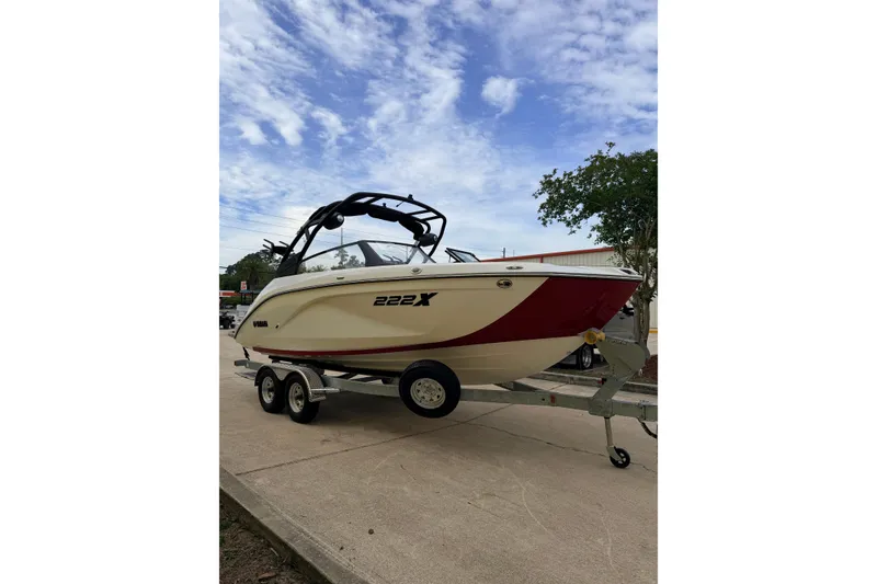 The Image of 2026 Yamaha Boats 222XD on trailer, side view. - 0