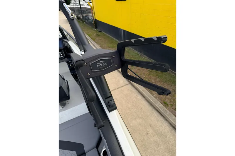 Slide: The Image of Yamaha Boats 222XD 2026 with PTM mirror mount. - 18