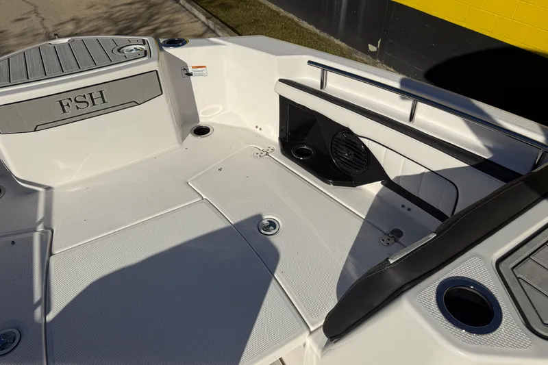 Slide: The Image of 2026 Yamaha Boats 252 FSH Sport deck area with seating and cup holders. - 26
