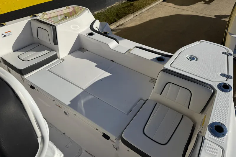 Slide: The Image of 2026 Yamaha Boats 252 FSH Sport interior seating and storage compartments. - 40