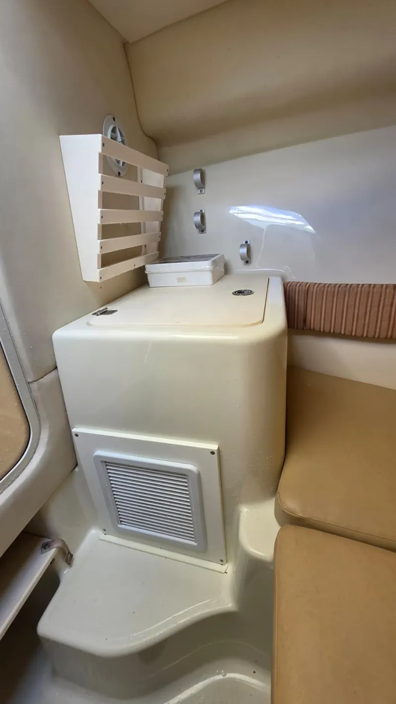 Slide: The Image of Interior of 2007 Hydra-Sports Vector 2200 VX with seating area. - 15